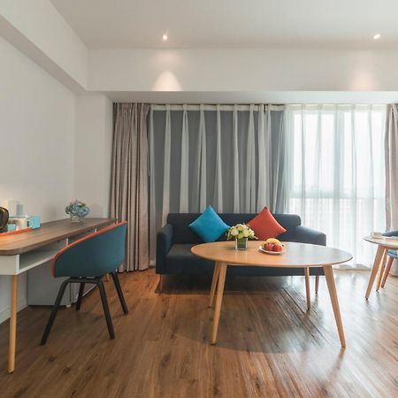 Holiday Inn Express Qingdao Chengyang Central By Ihg Экстерьер фото